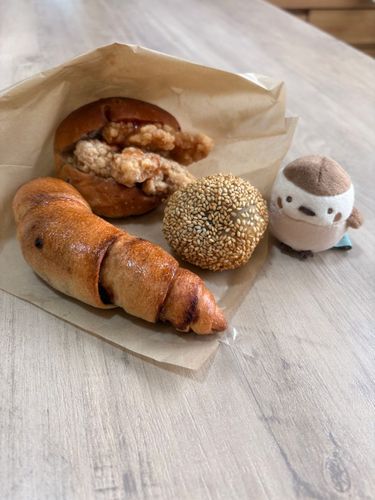 パンを買いました💓
チキンタツタのハンバーガー、パリパリチョコ、胡麻団子
いただきまーす🙏