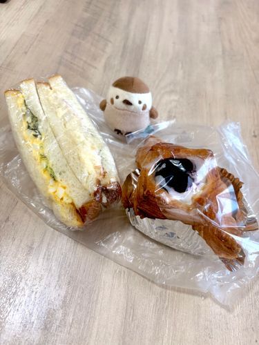 昨日のお昼ご飯💓
たまごとポテサラのサンドイッチとブルーベリーデニッシュ♪
美味しかったー🙌