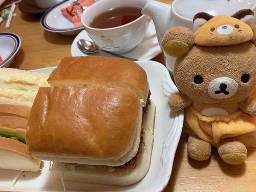コメダ珈琲でよるご飯🌙えびカツパンとたまごサンドでお腹いっぱい🐷