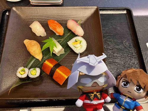 これはすしというものだ、アムロくん
かっぱまきにカッパがいるぞ、シャア