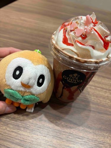 もふー
(あまいものだ！)
ももも
(イチゴジャンドゥーヤというらしい...)