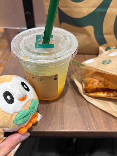 もっふー
(スタバの柚子ソーダと、アラビアータサンド)
もっ！
(美味しい！)
