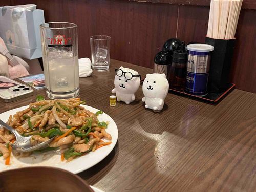 居酒屋で語らうくま