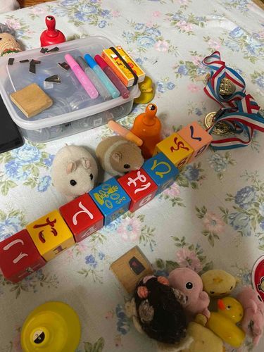 今日は巨人のお母さんの子供たちがプロデュースするお店屋さんにいるまむかれ姉に会いに行きました。
　くつろいでます。
