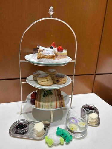 わわわ、ぬんちゃにつれてきてもらったよ☕️🍰