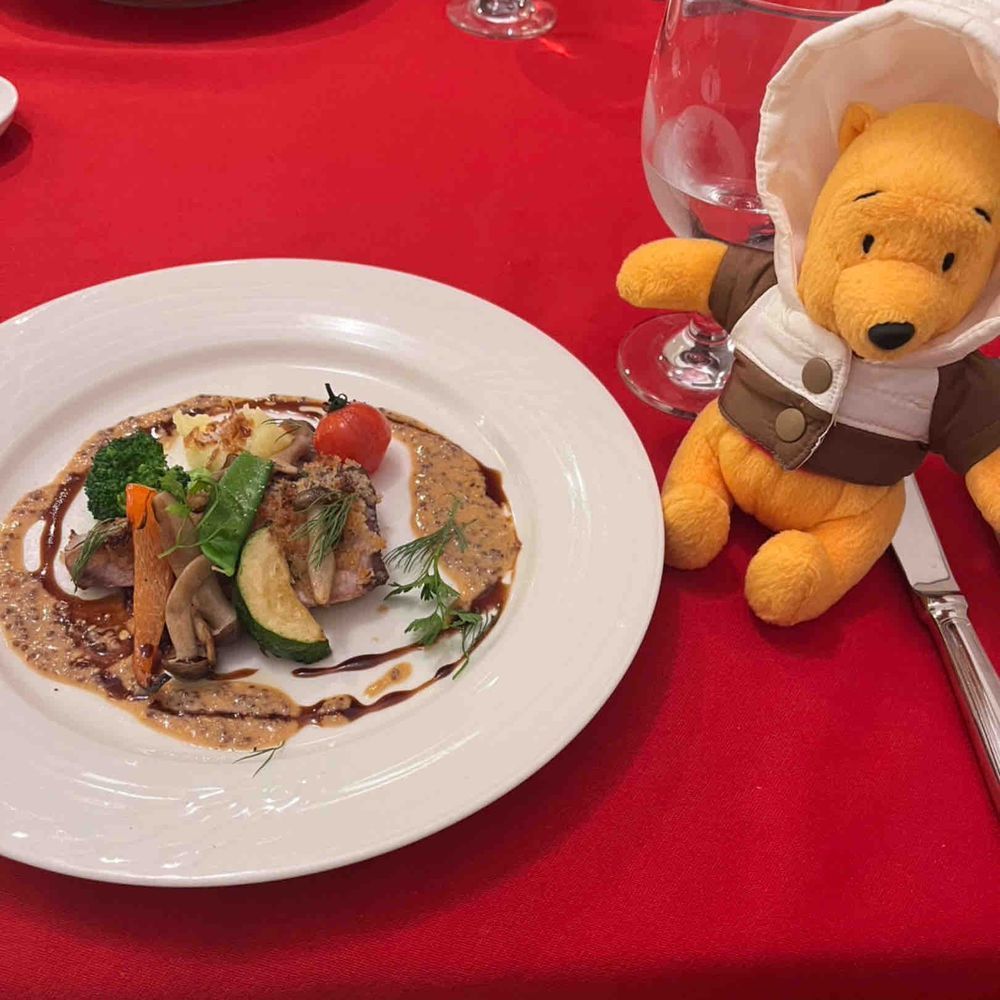 チョコレートケーキとお魚とキャラメルマキアートを食べたよ！