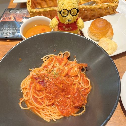 パン食べ放題のお店に行ったよ！
パスタとサラダもおいしかった