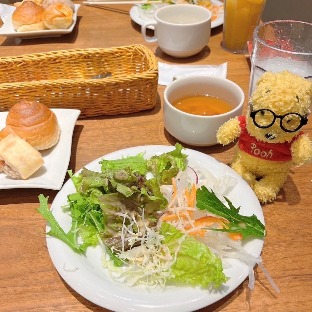 パン食べ放題のお店に行ったよ！
パスタとサラダもおいしかった