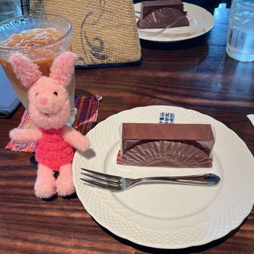 前行ったら売り切れていたケーキが売っていたので母と食べました!