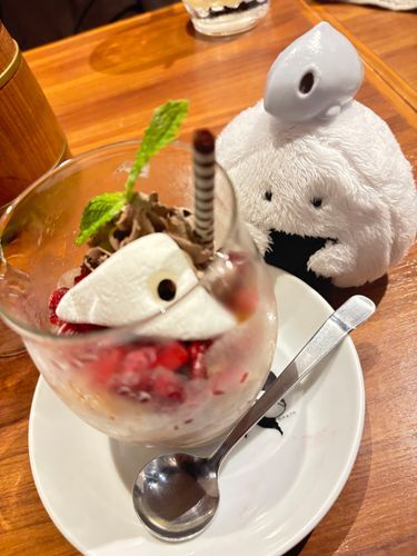 ｶﾞｳﾞｧﾄﾞﾝﾁｬﾝのパフェ食べﾙ!!!!!🥟🍙