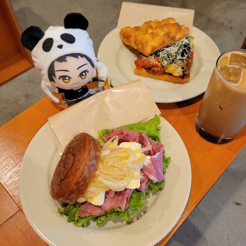 きょうは おしゃれな カフェに ひるめし たべに いきました。
ボリューミーで おいしかった です。