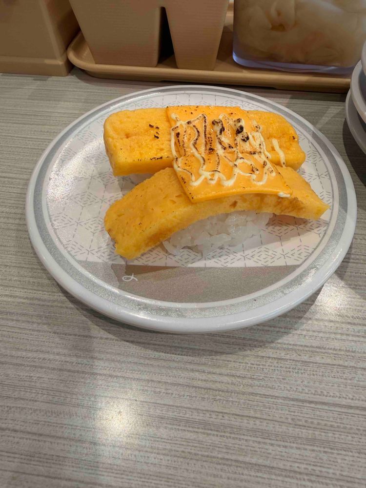 今日はお昼に久しぶりのお寿司なのです🤭💕
どれもおいしいけど、すぬはネギトロがお気に入り😆✨️
お腹いっぱい食べてすぬも満足💕💕