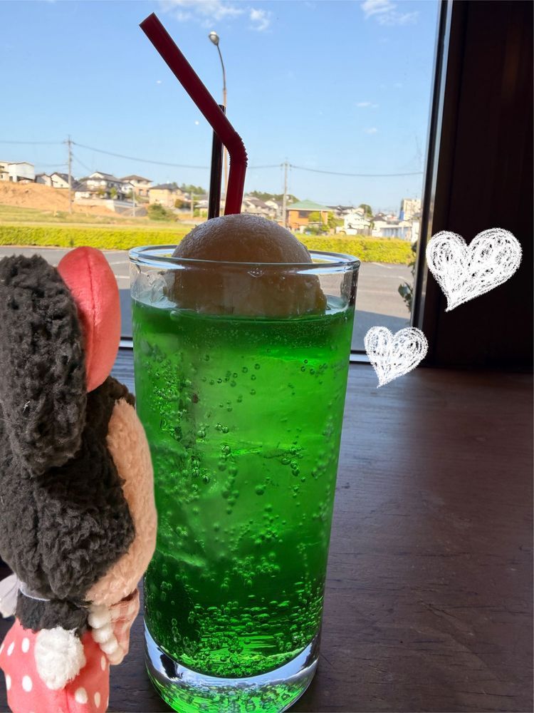 きょうはお家の人のお母さんと旦那さんと一緒に焼肉行ってきた🤭💕
網はアチアチだったからそっとのぞいたよ☺️
メロンフロート🍈美味しすぎた😆💕
まんぷくだからお家に帰ったらゆっくりしょう♩♥
