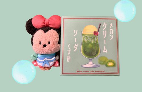 昨日はお家を飛び出して、お家の人と都会に遊びに行ってきたよ🤗✨️
にんげんさんもたくさん、賑わってたよ😆✨️
居酒屋のジョッキ可愛かった😍
キンキンに冷えたお水👍💕
最高だぁってお家の人😆
ちなみにお家の人はお酒が飲めないから旦那さんについて居酒屋に行くんだって（笑）
そしてメロンクリームソーダくず餅（🍈•᎑•🍈）
今日の食後に食べたよ✨️
確かにメロンクリームソーダ味だった☺️💕💕