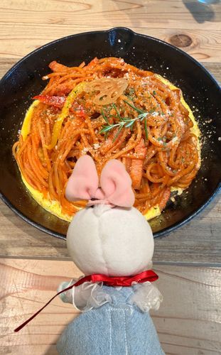 今日はお家の人のお友達とランチを食べに行ったの☺️💕
なんか保育園の跡地をリニューアルしてカフェとパン屋さんが入ってるところに行ったんだ♩♥✨️
大好きな鉄板ナポリタンを食べたよ、パン屋さんでマフィンを購入🤭💕
すごく幸せなひとときだったよ☺️💕💕
