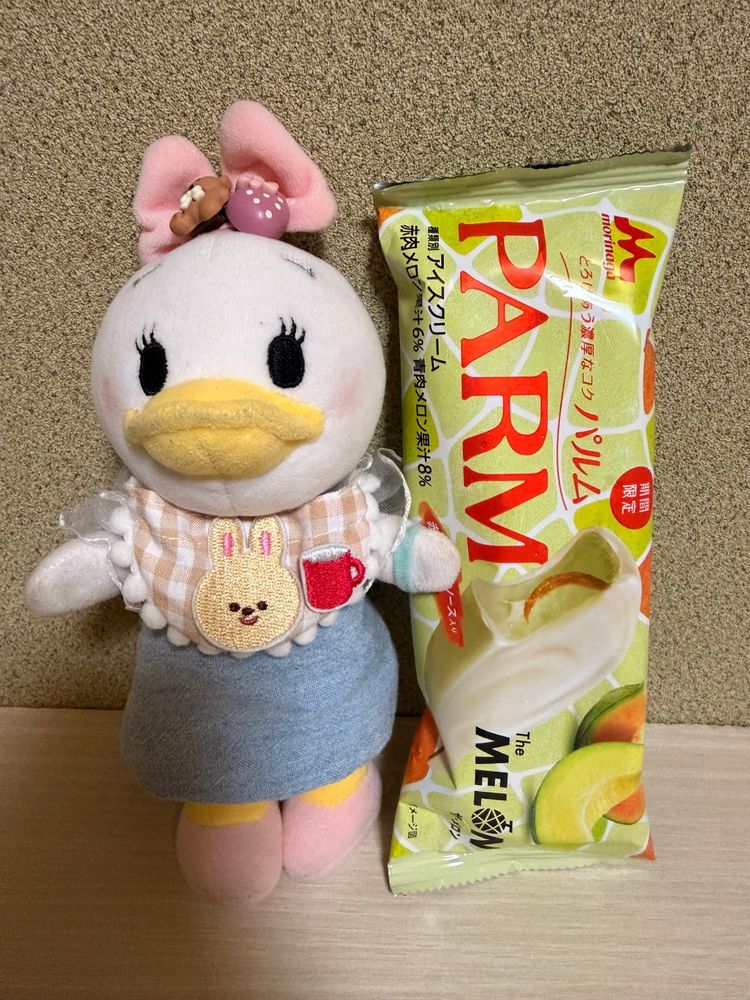 ローソンでご当地おにぎりと唐揚げくんを買ったの💓
おにぎり卵焼きが大きすぎて大きなお口で食べたよ🤭🍙
お家の人のお友達からプレゼントもらって- ̗̀🎁 ̖́-中味は焼き菓子だったよ✨️それからパルムメロンとチョコパイのマスカットめーーーーっちゃおいしすぎたよ♡今週もおいしい出会いがたくさんあったよ♥️