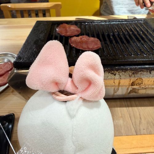 昨日はお家の人と焼肉を食べに行ったの♡
お肉屋さんで中が焼肉屋さんになっててすごくおいしかったよ🤭💕
焼肉屋さんを出たところにたくさんガチャガチャあってガチャガチャ回してきたの♡
可愛いうさぎちゃん欲しくてディが回したらうさぎちゃん来てくれたよ🤭💕
モフィちゃんあらためモフちゃんってお名前にしたの☺️💕