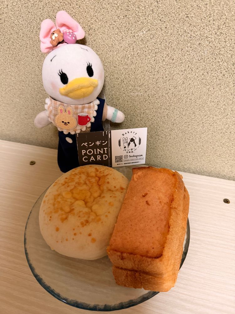 今日はおうちのひとが、おやすみでおひさま出てたからくるまでお出かけしたの🚗³₃
念願のペンギンベーカリーに行ってきたよ🍞✨️
いーっぱいパンがあってどれもおいしそうだったからお家の人たくさん買ってた(笑)
パンはお家に帰ってからねって言われたからおひるはステーキ食べておうちに帰ってきたよ💕︎
久しぶりにゆっくりできた休日だったよ🤭💕