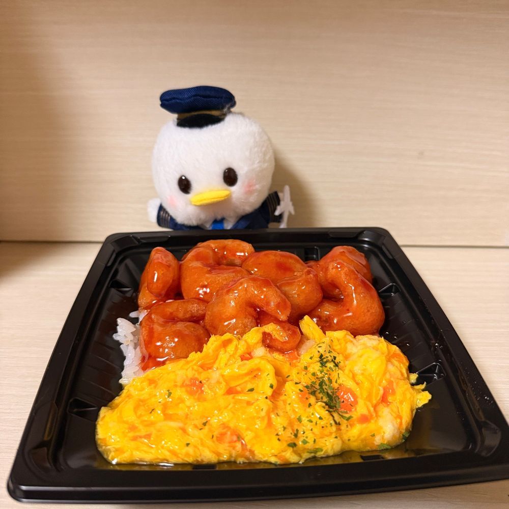 今日は︎︎︎︎☁くも︎︎︎︎☁ひとつない晴天でち☀️
さてさて、相方がずっと食べたいって言ってたスーパーのエビチリ丼をラスイチでゲットしたとごきげんで帰ってきたでち☺️
エビぷりでおいしくて、最高のお昼ご飯でちなぁ👍✨️