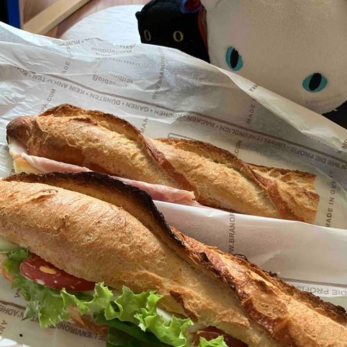 🥖🥖‪＜●＞＜●＞‬