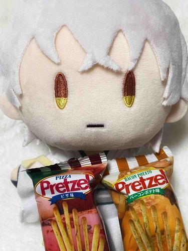 虚無な国広ぬいが持ち主の散財の証のブラインドドールを奥から見守ってるのに対し

鶴ぬいは持ち主のふくよかのモトを眺める役