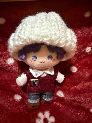 お久しぶりです。最近お迎えした『恋と深空』ホムラぬいにニット帽適当に編んでみたらデカかった💦