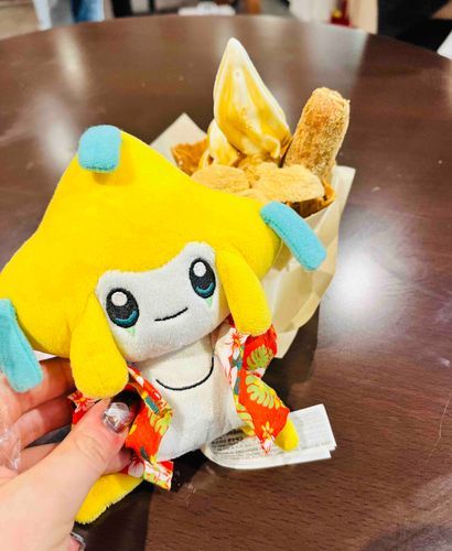 山梨にきたよ〜！！しんげんもちアイスおいし〜🍨