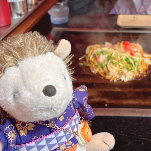ちょっと休憩で焼きそばです！
あつあつで美味しいソースのお味です🍽️🦔
目の前で調理してくれました！