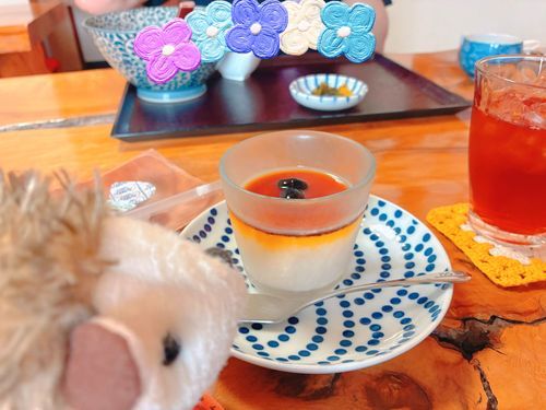 甘味はこちら！
そばプリンです✨
黒蜜の甘さとプリンのサッパリさがべりーマッチです！！うまうま🦔🧡