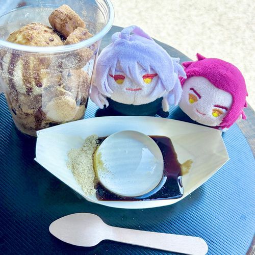 涼やかな水信玄餅デス。近づくときな粉まみれになりそうデス。ミニミニ蜻蛉切は下がっていなさい。