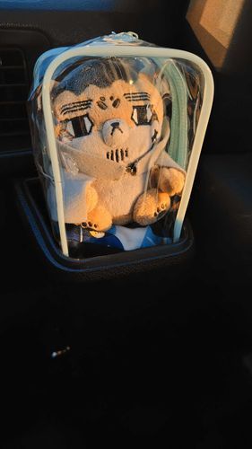 実は飼い主が新車を購入。
週末夜のドライブに連れ出された。
安全運転で頼むぞ…マジで…。