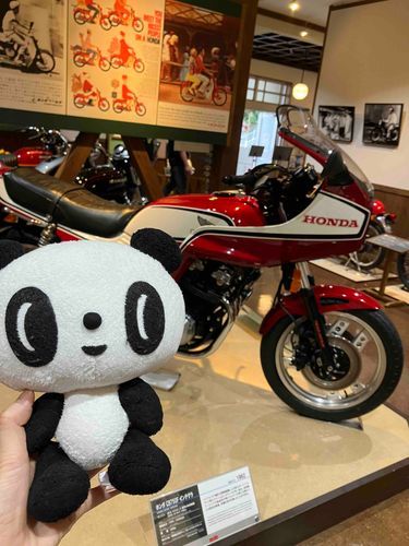 ここは本田宗一郎ものづくり伝承館だよ
バイクなのにインテグラって書いてあるから、車のインテグラを思い出しちゃったよー