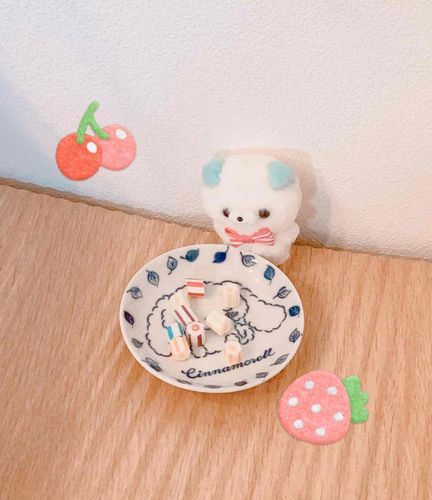 おやつたいむ🍪☕️💕
きんたろあめ？だって〜！
おくちで噛んだらほろりと溶けたよ！