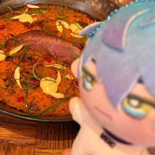 🩵鴨肉のパエリア🥘です…
おしゃれですね✨✨
僕…スペイン料理初めて食べました美味しかったです✨

宙組のチケット持ってたが…中止でダメになった日に食べました…
友人がこうなったら払い戻しされるチケット分キャトルと宝塚アンでお買い物しよう✨という事でチケット代以上に買い物🛍️🛍️しまくったのでした。
