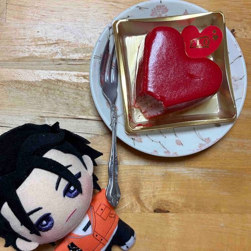 🧡美味かった…主には内緒な！

Floの期間限定のムースケーキ🍰
フランボワーズ味だったけど思ったより甘かった😅　もっと酸味があっても良いかもしれない💦