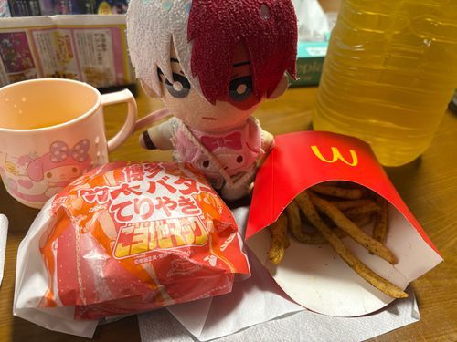 今日はご当地マックを買ってきた！！明太バターてりやき( ᴗ̀ ̫ᴗ́ )
次は違うの買ってみようかな