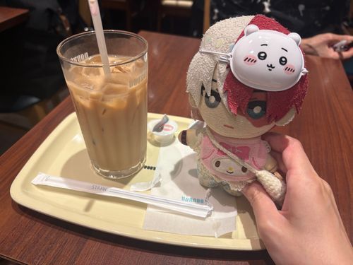 ちいかわのお面を喜んでるみみちゃん🥰
