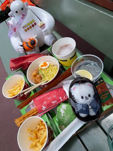 シェフのおすすめセット
(・野菜とエビの春巻きと蒸し鶏の冷やし麺ゆず塩、エッグ添え
・フレンチフライポテト
・ソフトドリンクのチョイス)
おにぎりセット
スモーキーターキーレッグ
クレームブリュレ風チュロス