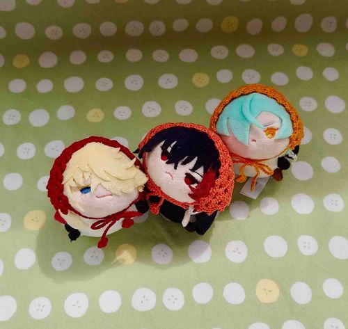 わたしはバブーシュカはかわいい！ と思い続けているのでブライスどころかもちにもバブーシュカをつくって、2022年から頒布しているのですが、去年あたりから「バブーシュカ」という言葉を見かける機会が増えてうれしい限りです
今年もおつうはんやるよ〜
つくってるよ〜