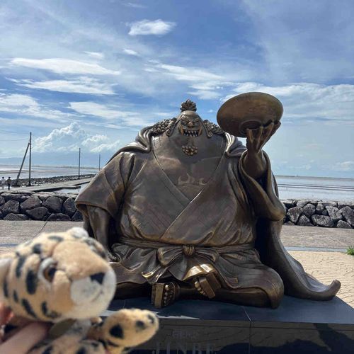 海の近くにおっきな像があったよ〜