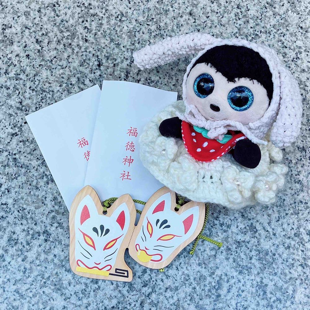 福徳神社にお参りしてきたよ〜⛩

絵馬も書いてきたよ✏️
チケットや良席、宝くじが当たるようにお願いする人が多いみたい🎫

ばーじゅも今年チケットが落選続きだからお願いしてきたよ🙇‍♀️❣️
あと健康と幸せもお祈りしたよ（よくばり）