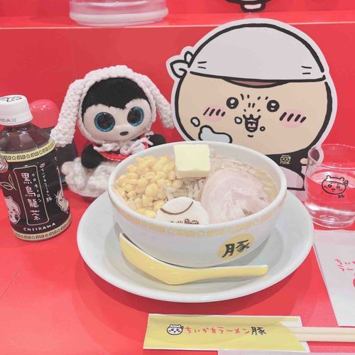 ちいかわ 豚に行ってきたよ🐷

期間限定のみそラーメンを食べたよ🍜

おっきいバターがのってて、ざいあくかんがあったけど、
黒ウーロン茶でプラマイゼロだよ♫