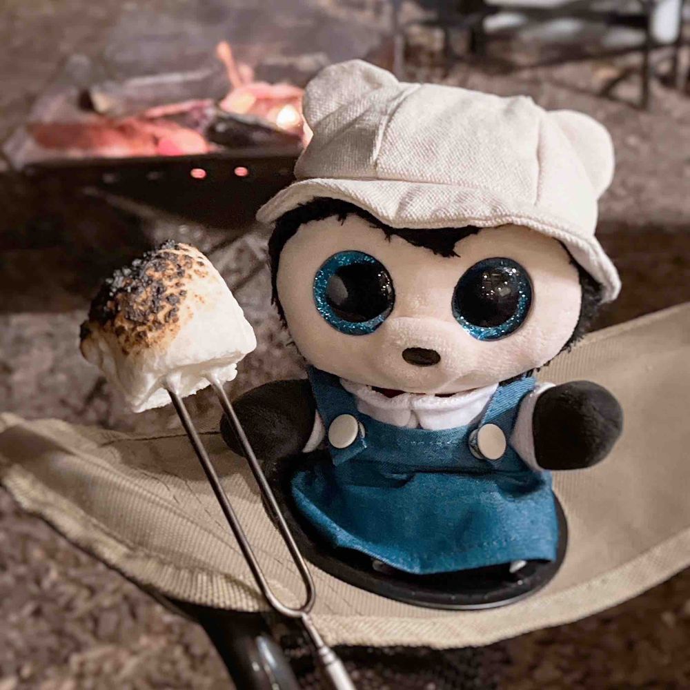 初めてのグランピングに行ったよ🏕
ずっと憧れてたんだぁ︎🌟

大きなテントはベッドやこたつがあって冬でもあったかいんだぁ⛄️❄️
夜はじぶんで割った薪で火をおこして焼きマシュマロも食べたよ🔥

また写真のせるね📷✨