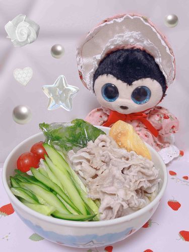 豚しゃぶそうめんを作ったよ🌟

きいろのトマトと、大葉を凍らせた薬味氷がひんやりして夏におすすめなんだぁ☀️