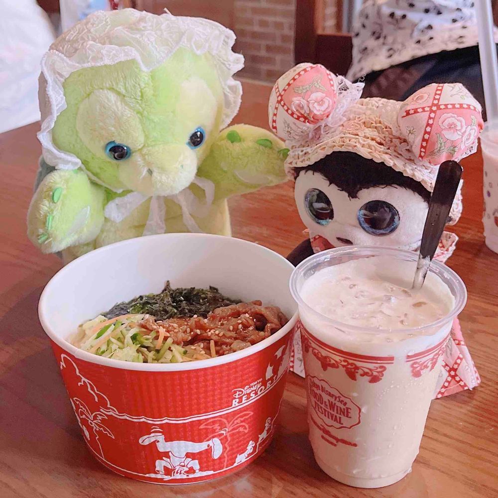 ディズニーシーにお出かけしたよ🏖

フード＆ワインフェスティバルっていうイベントをやってて楽しみにしてたんだぁ🥰
牛カルビの冷やし麺と、カフェラテのカクテルがおいしかったよ🌟