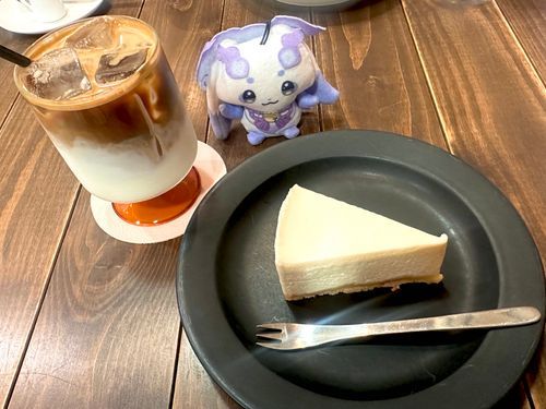 ちょまとさまざまなおいしいもの
アイスラテとレアチーズケーキ
