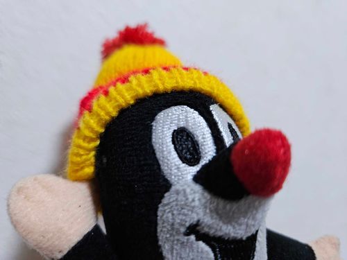 jsi smutná? šept šept…chceš si se mnou pošeptat?
(おちこんでるの？ こしょこしょ……ぼくと ないしょばなしする？)
