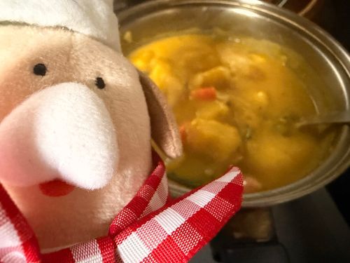 デカイヌコックさん
カボチャのクリームシチューを見守るワン🐶