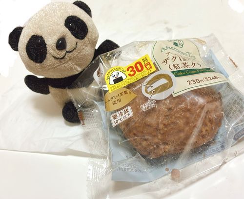 シュークリームを持ち主が食べてました！
このフィルターだと普段よりねきパンダが茶色くみえる🤎
こんなに茶色くないんだよ〜〜！