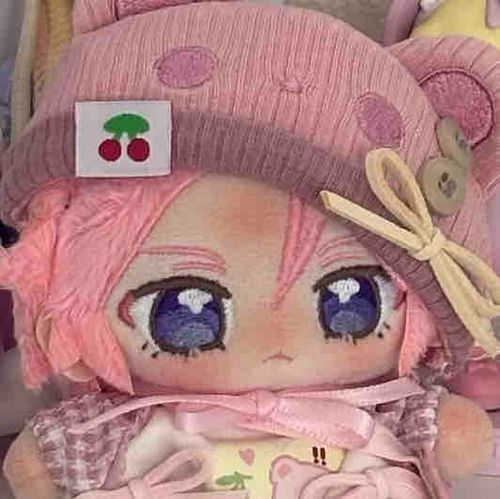 たくさんたべて、たくさんあそぶ。
おそとの世界がだいすき。
同期のこりんねちゃんとは大の仲良し。
せんぱいこはぬと暮らしていて甘えんぼう。
